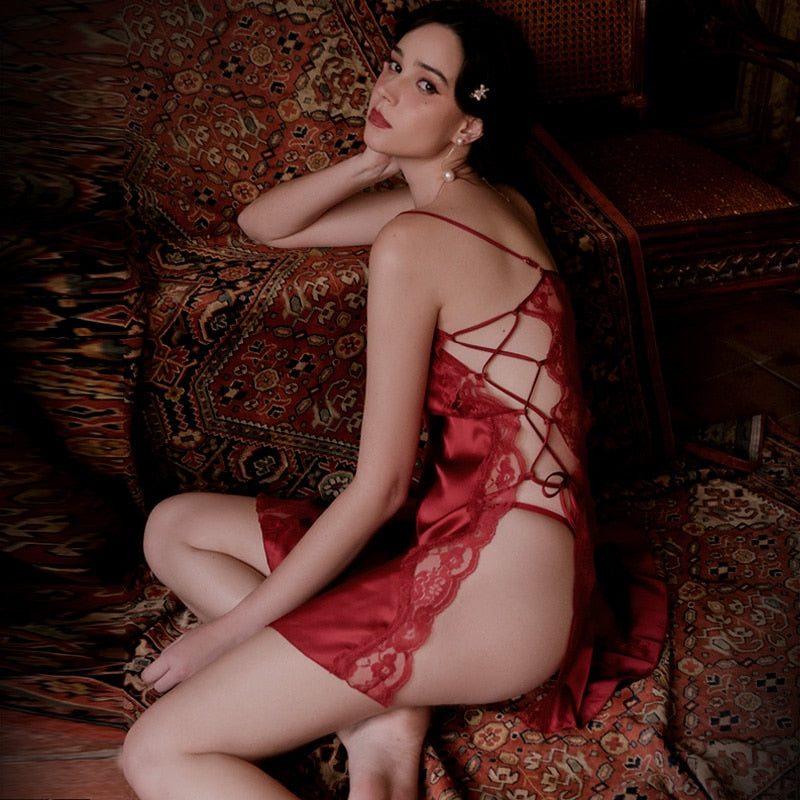 Foto de Young asian beautiful woman in sexy underwear posing in