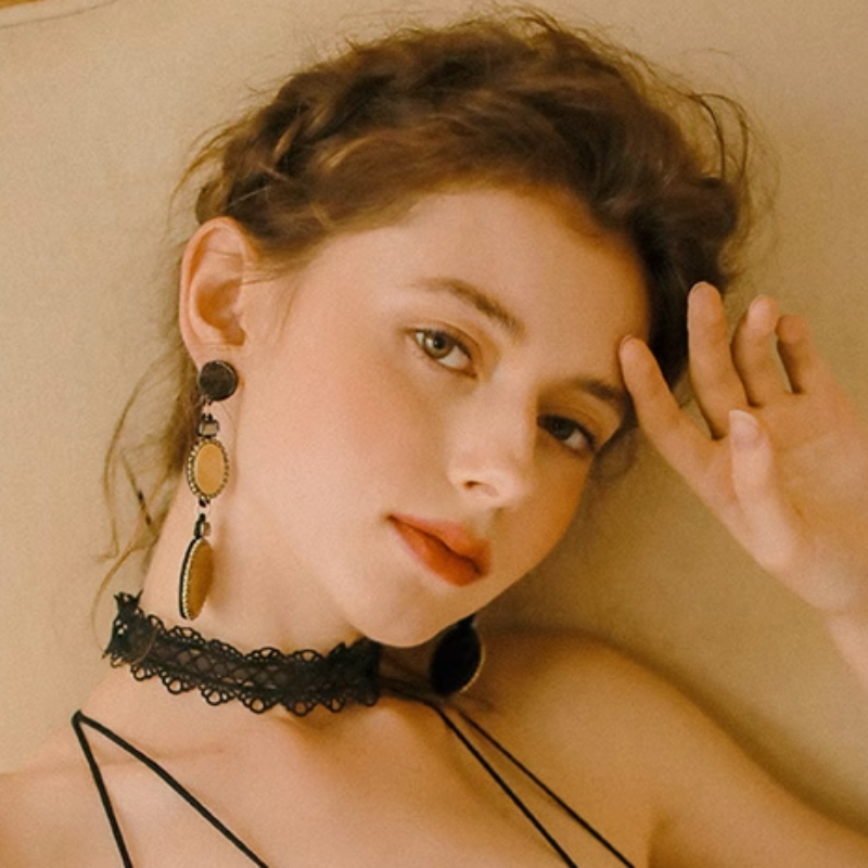 Sexy Choker in Black and White - Risette 