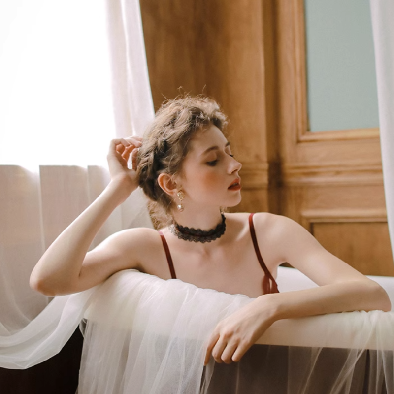 Sexy Choker in Black and White White Sexy Choker in Black and White White